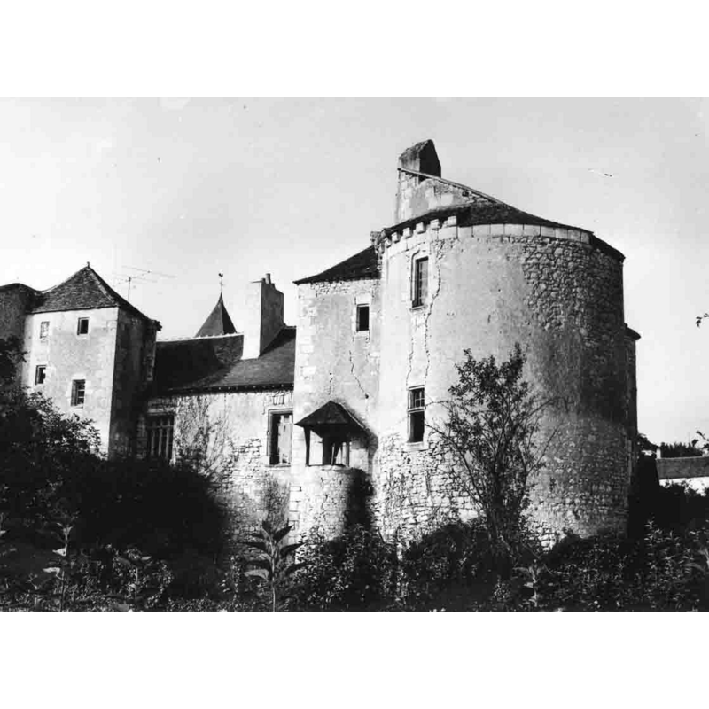 Source caption: "Prieuré de Lurais - façade sur la Creuse" -- the remains of the priory buildings were built into the château, later a farm. The priory church itself became parochial in the 17thC; the top of its tower can be seen in the background here