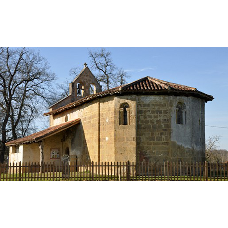 Source caption: "Cet édifice a pris la place d’un temple gallo-romain du Ve ou VIe siècle. La partie orientale date de cette époque. C’est une église romane, construite probablement dans le dernier quart du XIe siècle. La partie occidentale a été restaurée dans la seconde moitié du XVIe siècle."