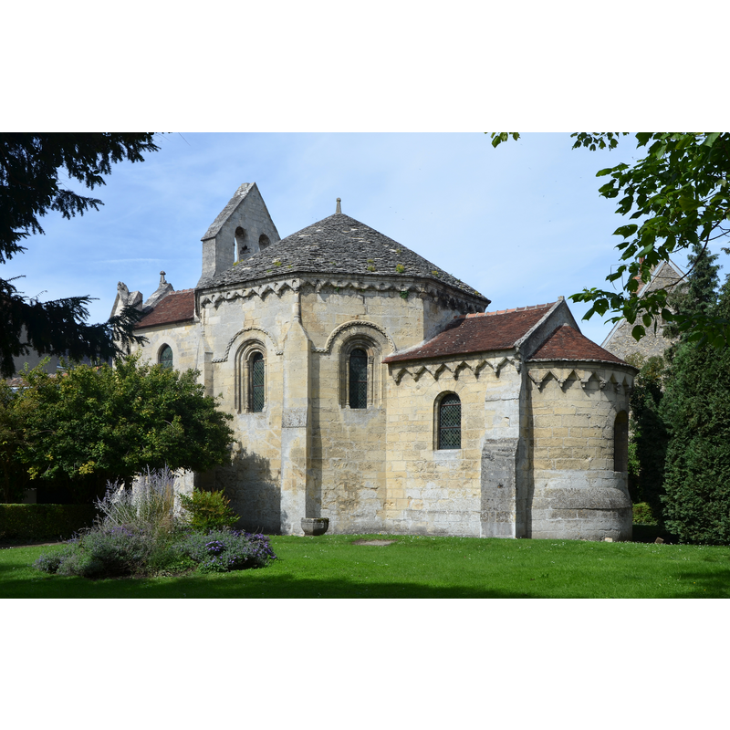 Source caption: "Chapelle de la commanderie des Templiers de Laon, Aisne, France"