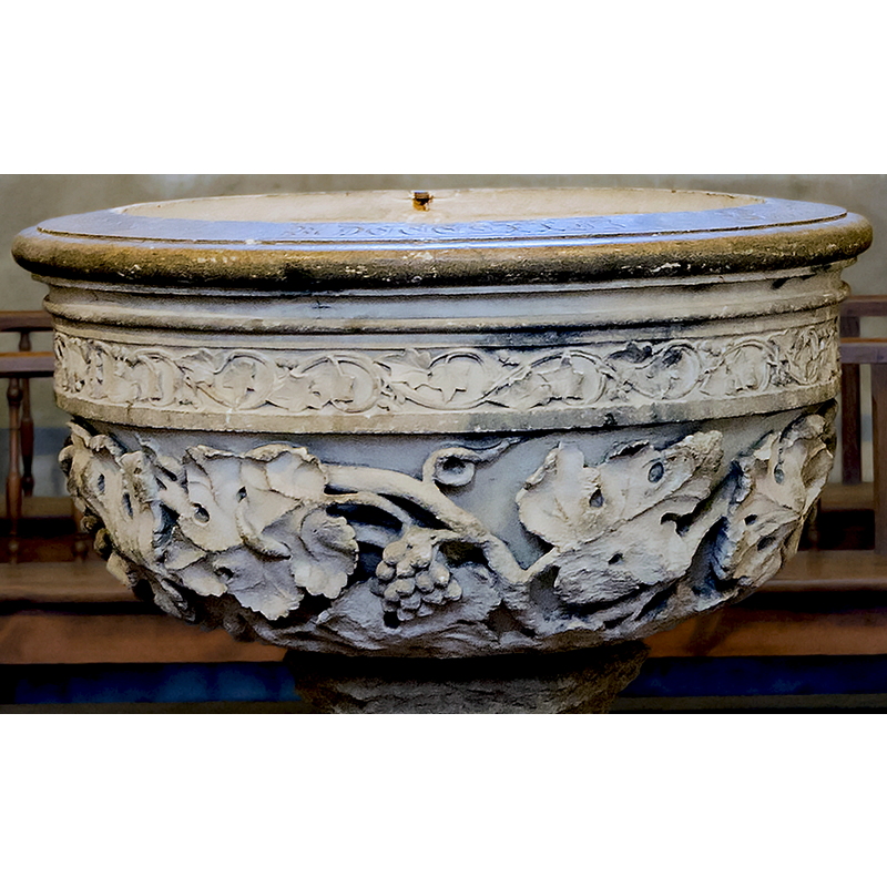 several, some roll, some flat [19thC re-carving? -- cf. FontNotes]
