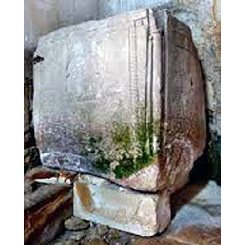 Source caption: "This rectangular baptismal font inside Notre-Dame is so rough, so unsophisticated, that it may have been in existence, before the master reached the place. It is even large enough for a (partial) immersion."