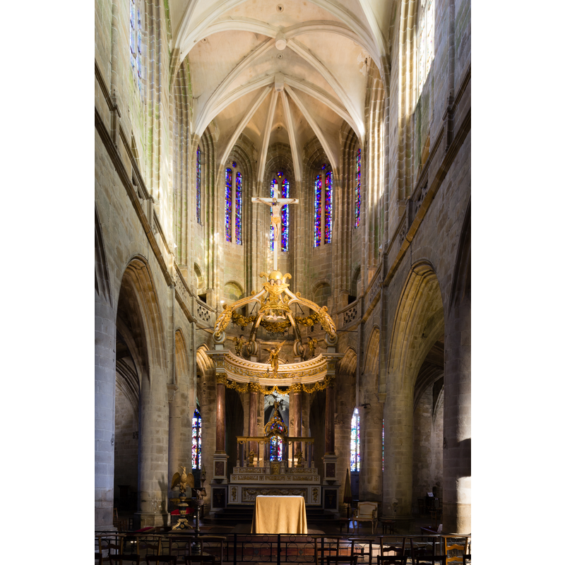Source caption: "Chœur de la basilique Saint-Sauveur de Dinan (France)"