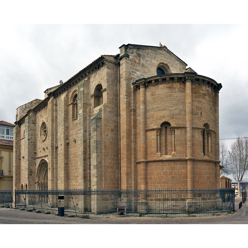 Source caption: "Cabecera de la románica Iglesia de Santa María Magdalena (Zamora) de finales de XII y principios del XIII. Destaca su altura e influencia del románico francés."