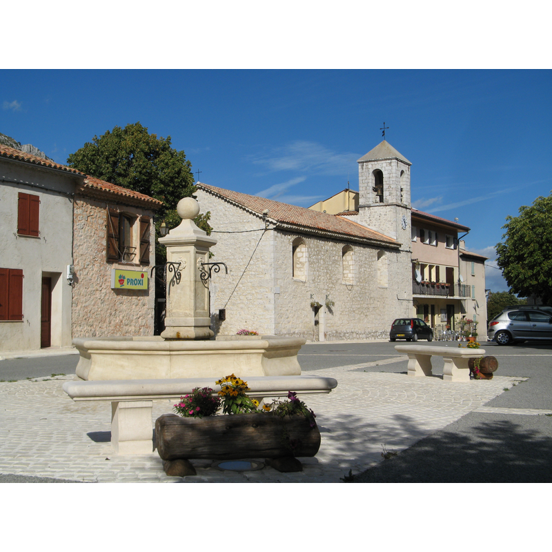 Source caption: "Andon (Alpes-Maritimes), la place Victorin Bonhomme et l'église Sainte-Claire."