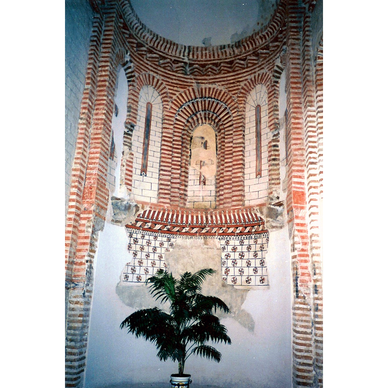 in a side apse -- Source caption: "Frescos murales de estilo mudéjar en la iglesia de San Andrés de Cuéllar".