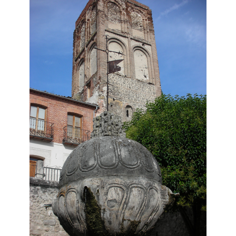 It has been suggested that this fountain, located now outside the former church of Santa Marina, is made of two baptismal fonts combined