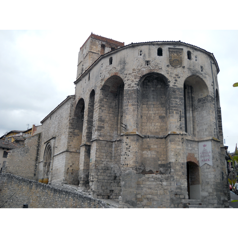 the Gothic apse was part of the later fortification of this psrt of the church, as it formed part of the defensive walls of this town