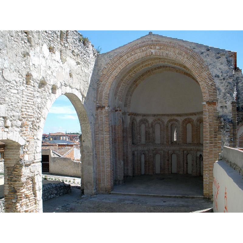 Source caption: "Ábside mudéjar-románico de la Iglesia de Santiago, en Cuéllar"