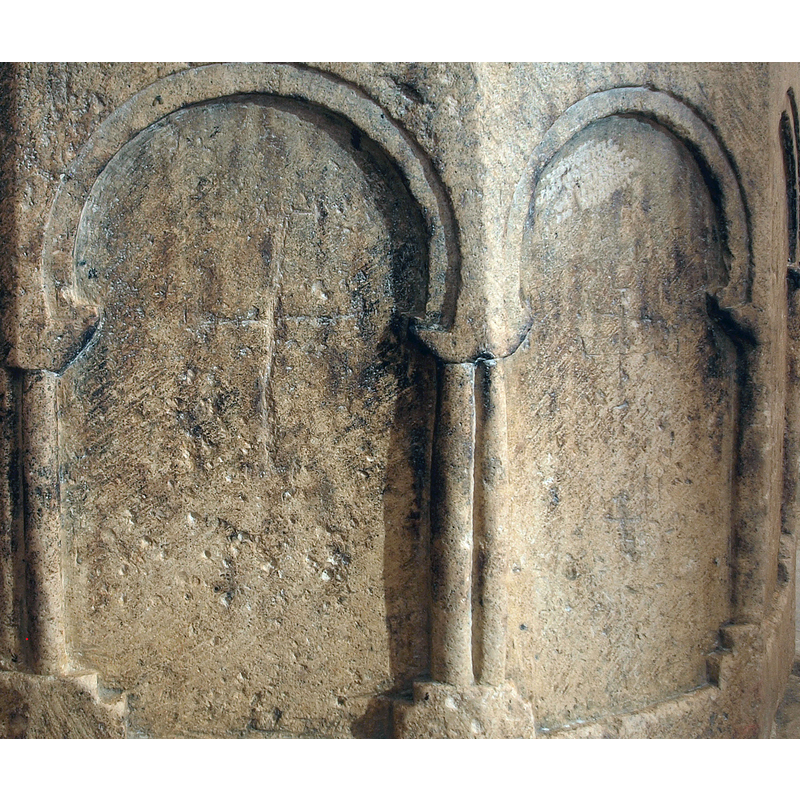 Seven of the twelve arches which decorate the basin have crosses within, most likely later incisions