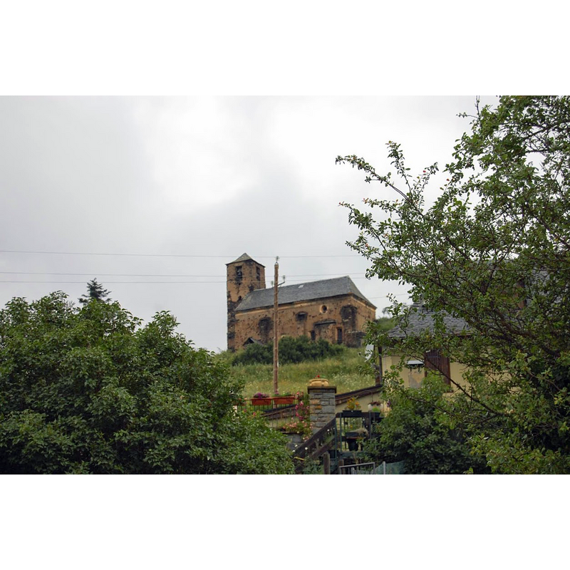 the Església de Sant Joan i Sant Peir [mitj], located in the middle btween Arres de Jos and Arres Dessus