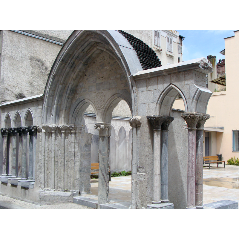 the remains of the cloister, Eglise Saint-Jean