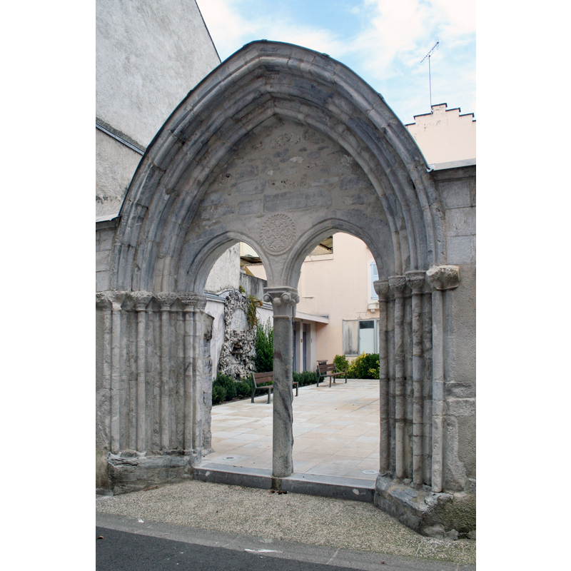 the remains of the cloister, Eglise Saint-Jean