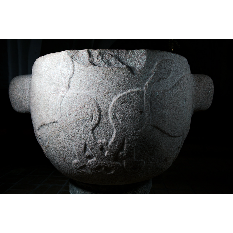 back end of the second pair of lions; leaf-shaped tail ends -- notice the damage at the rim