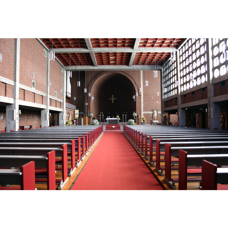 the re-built interior after WWII damage to the late-19thC rebuilding of an original church of the 12thC