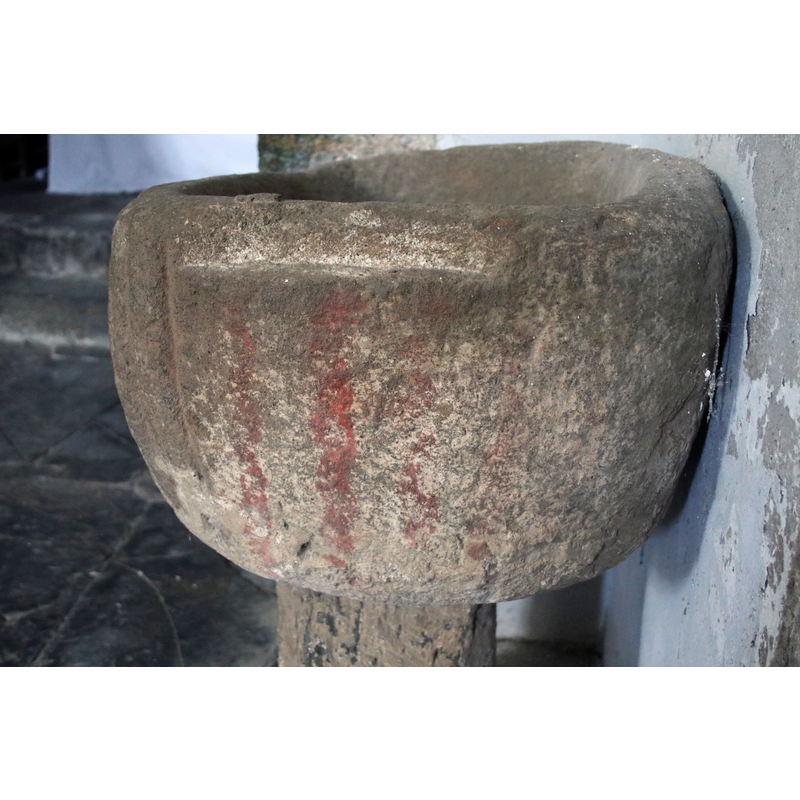 mounted and set against the wall, as displayed in August 2016 -- unlike the front the right side is almost totally plain; notice the paint remains (?) on it