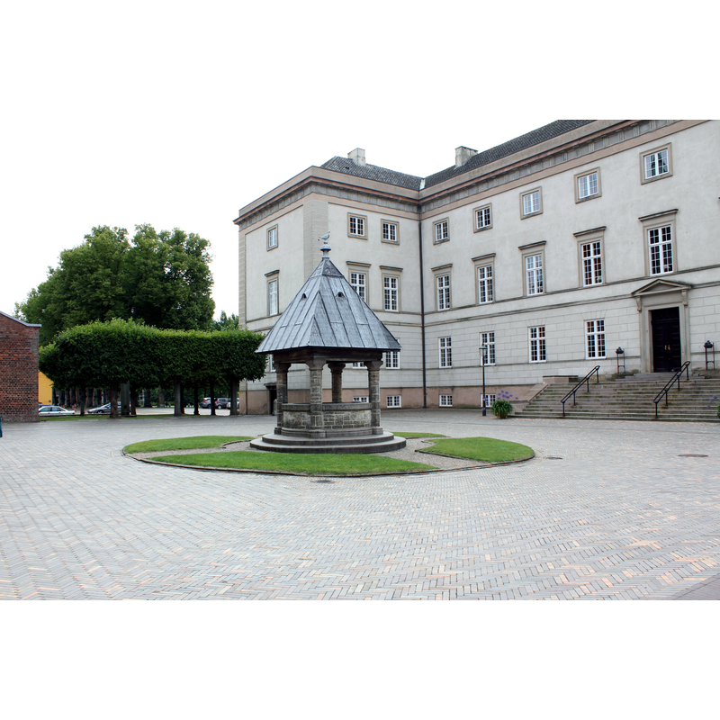 with the Sorø Academy in the background; the present Academy building is 19thC, a replacement of the original Reformation building