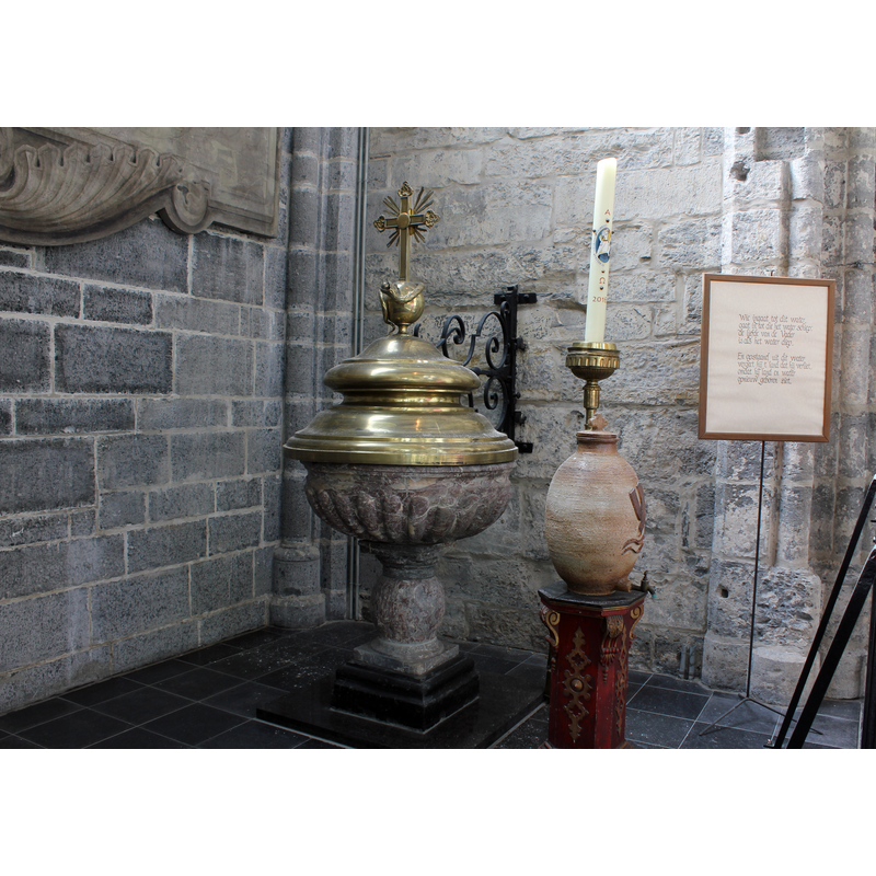 with the holy-water reservoir and Paschal candle in view