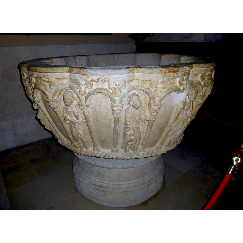 the font after its post-1997 restoration