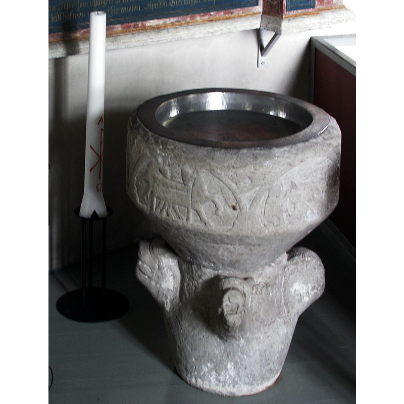 showing the plain baptismal dish