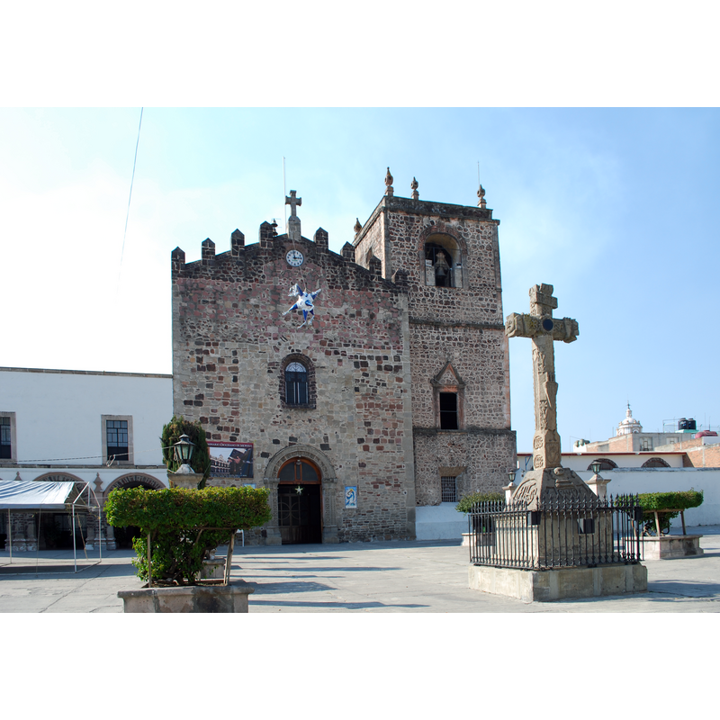 notice the position of the cross, facing out towards Avenida 5 de Mayo