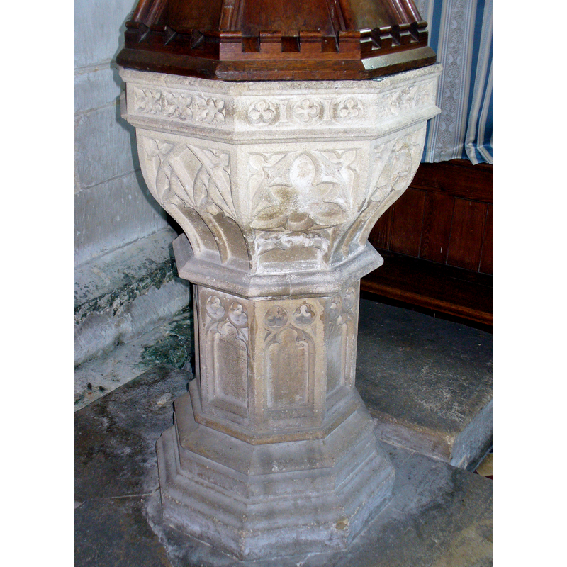 various tracery patterns, including window tracery, on the sides of the basin and underbowl