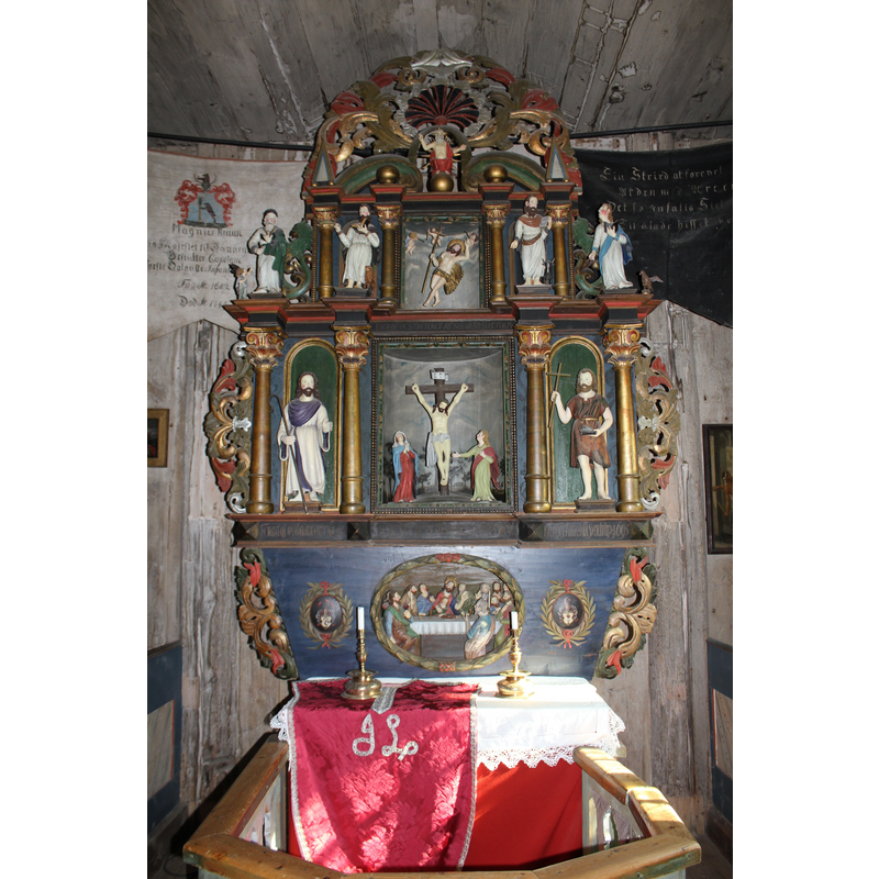 the demolished stave church of Garmo was re-built in Maihaugen, Lillehammer now De Sandvigske Samlinger) -- the retable is late-17thC