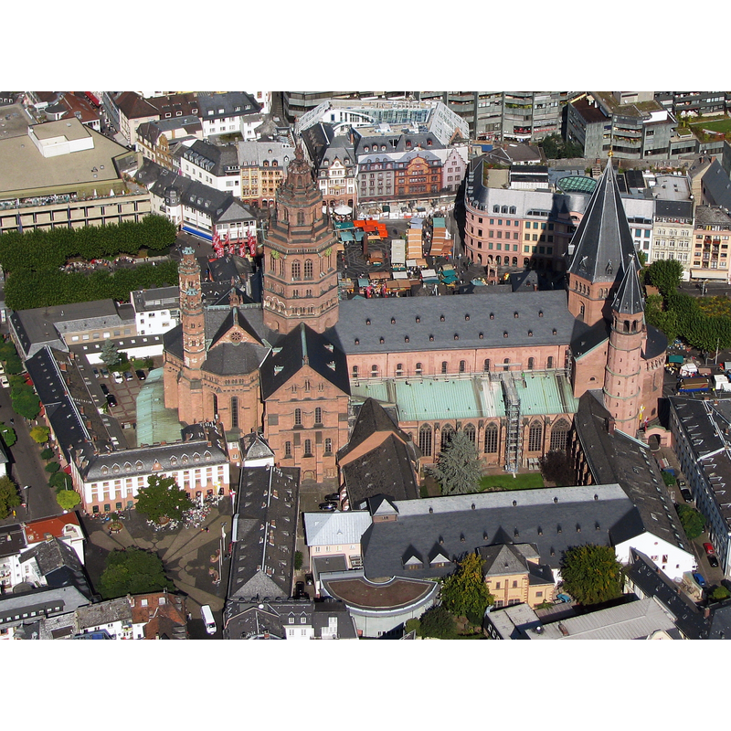 Source caption: "Mainz Luftbild Mainzer Dom - der bischöfliche Hohe Dom zu Mainz am Höfchen."