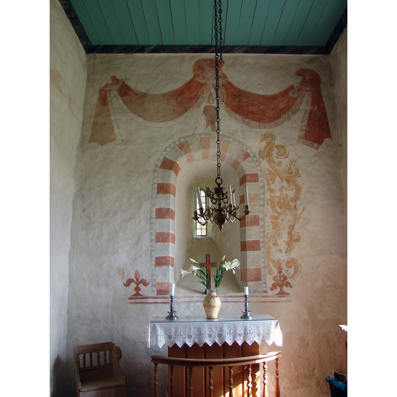 The regular altar in use is outside the chancel area, at the east end of the nave