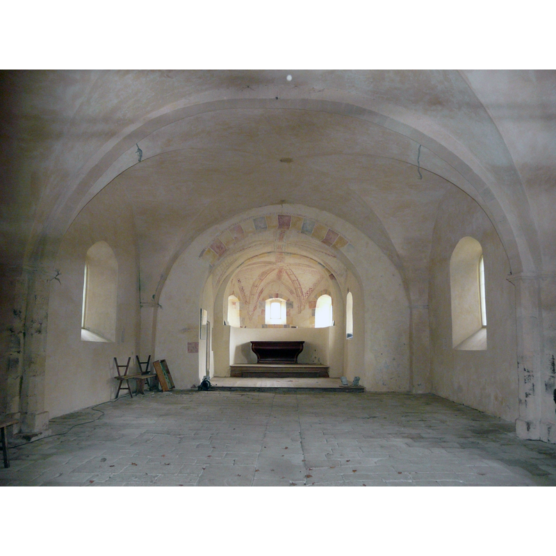 Source caption: "La nef de la chapelle des Manants, ancien prieuré de Port-Dieu ; Confolent-Port-Dieu, Corrèze, France."