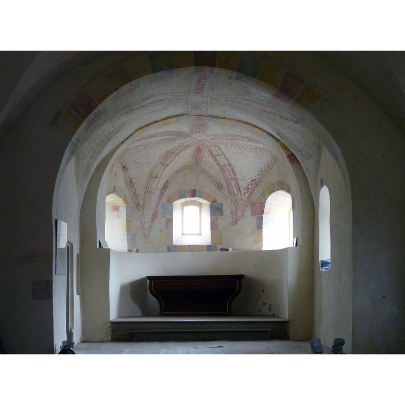 Source caption: "Le chœur de la chapelle des Manants, ancien prieuré de Port-Dieu ; Confolent-Port-Dieu, Corrèze, France."