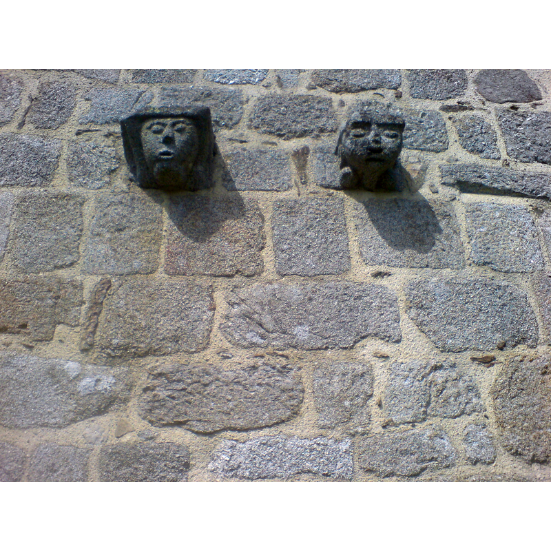Source caption: "Détail des culots sculptés du portail sud".