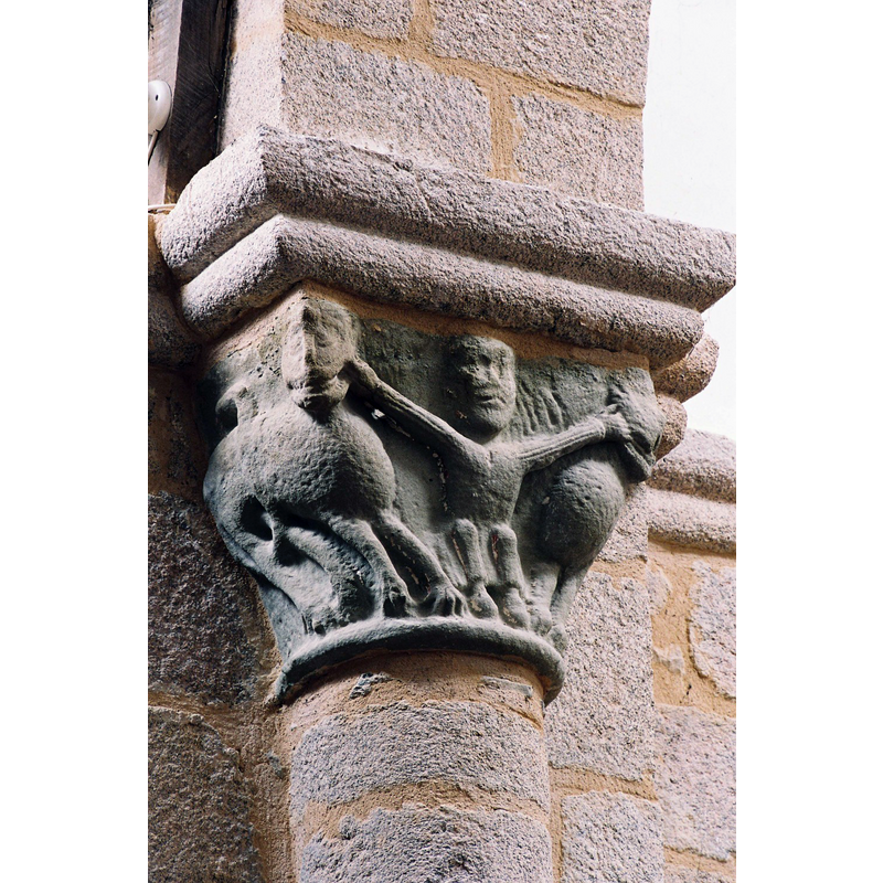 Source caption: "Au nord, on remarque le thème de l’enfant fermant la gueule des lions, pour les mener conne des agneaux."