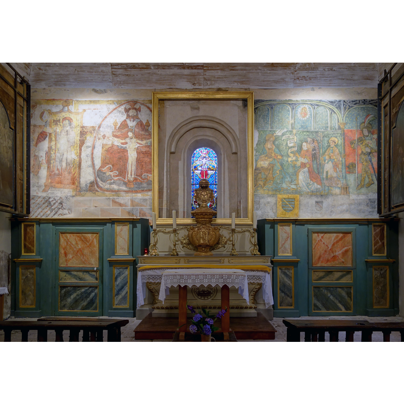 "Deux remarquables fresques du XVIe siècle, récemment mises au jour, montrent l’Annonciation adorée par le prêtre donateur que présente saint Pardoux et, dans une mandorle, le Trône de grâce." [source: Eglises de Corrèze [http://eglises.de.correze.online.fr/] [accessed 12 February 2017]]