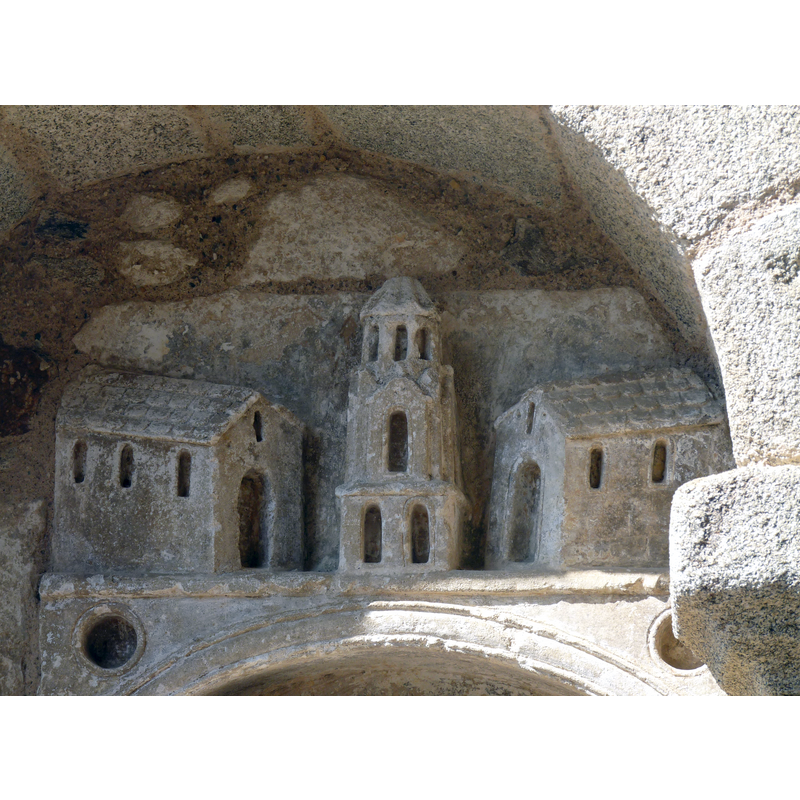 Source caption: "bas relief sous le porche de l'église Saint Marcel de Lagraulière en Corrèze"