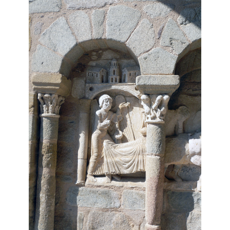 Source caption: "bas relief sous le porche de l'église Saint Marcel de Lagraulière en Corrèze"