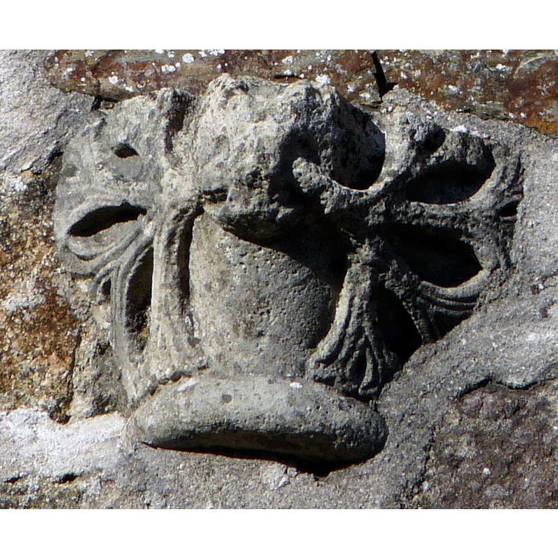 actual orientation is southwest -- Source caption: "Bas-relief sur la façade occidentale, église d'Orgnac-sur-Vézère, Corrèze, France." --this embedded object is a former capital