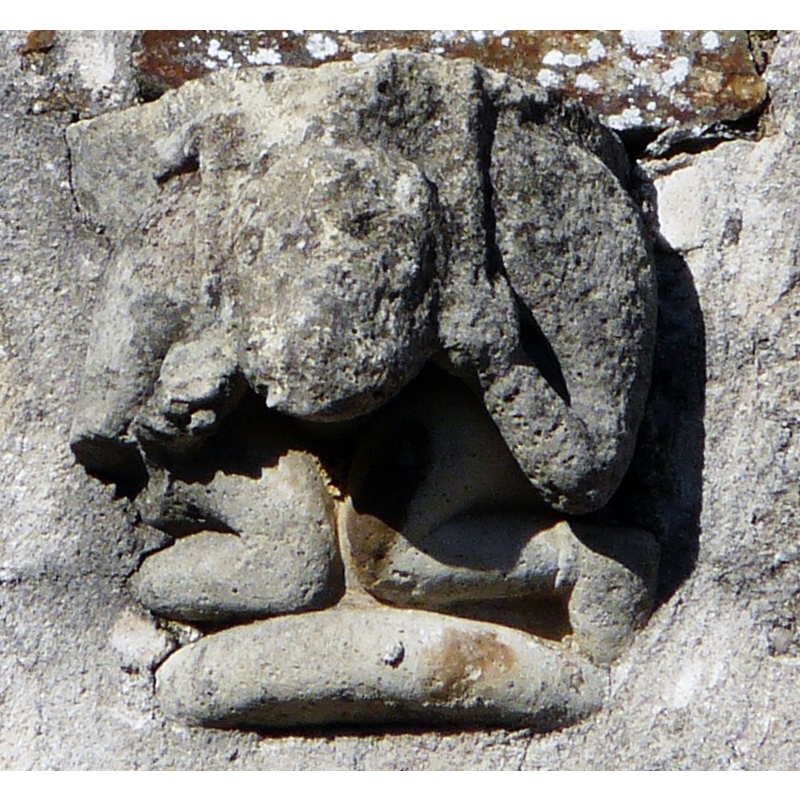 actual orientation is southwest -- Source caption: "Bas-relief sur la façade occidentale, église d'Orgnac-sur-Vézère, Corrèze, France." --this embedded object is a former capital