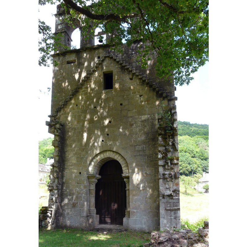This is the west end of the chancel of the old church, with the 'clocher' on it; the nave, which was an extension towards the viewer, has almost totally disappeared, with only a few vestiges left.