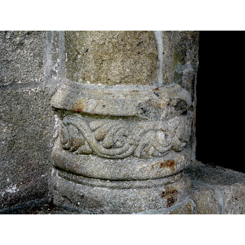 Source caption: "Bas du portail de la chapelle de Glény, Servières-le-Château, Corrèze, France."