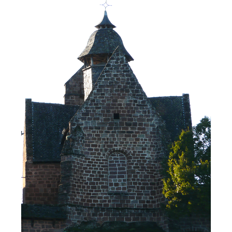 Source caption: "Le chevet de l'église de Saint-Cyr-la-Roche, Corrèze, France."