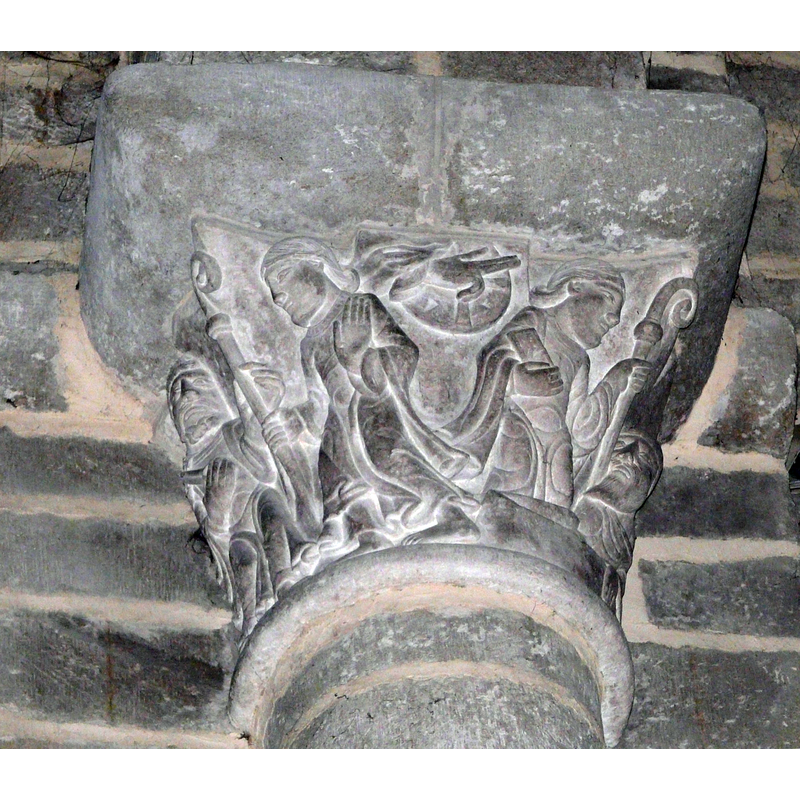 the capital with the two scenes related to the life of St. Martial; in the centre, at top, the Manus Dei