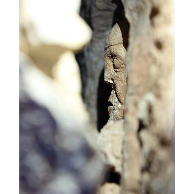 a peek at the hidden frieze (Adoration of th Magi?) reported in El Pais