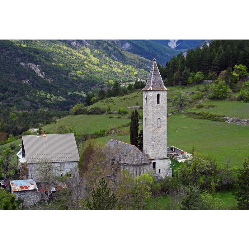 Source caption: "Vue de l'ancienne église de Villeneuve-d'Entraunes en grimpant vers Bantes"