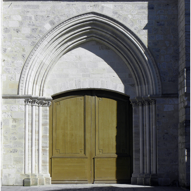 Source caption: "Extérieur de l'église Saint-Étienne de Brie-Comte-Robert (77). Façade occidentale. Portail."