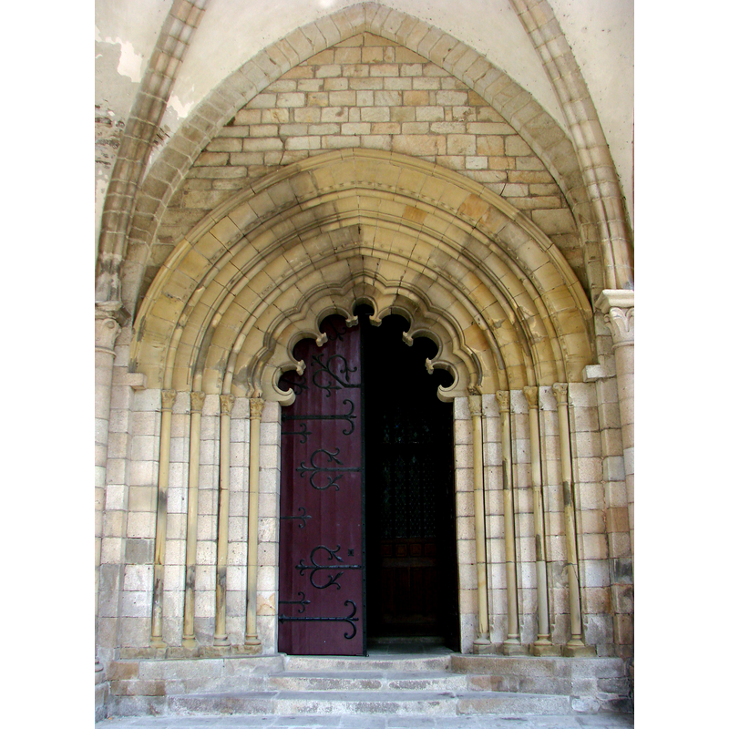 Source caption: "Cathédrale Notre-Dame de Tulle.XIIéme siècle.Le portail polylobé."