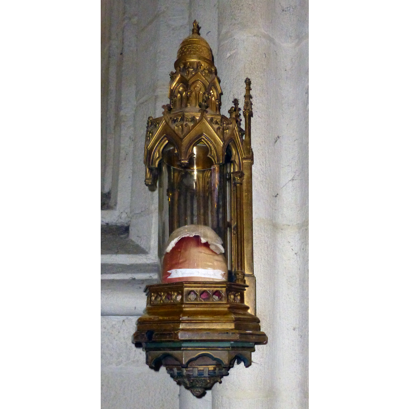 reliquary holding part of the cranium of Jean Discalceat (Léon, Finistère, ca. 1279  - Quimper, Finistère, 1349); a popular Breton Franciscan venerated as a saint in his land, though not recognised in the official saints list in Rome [aka Santig Du, Santik Du, Yann Diarc'hen, Yann Divoutou]