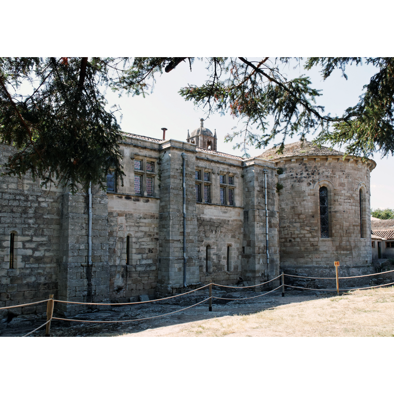 Source caprtion: "vue du chevet du Prieuré Saint-Michel de Grandmont (Saint-Privat - Hérault)"