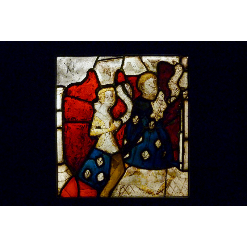 Source caption: "Bleiglasfenster im Musée National du Moyen Âge (Hôtel de Cluny) in Paris; Herkunft: Betton (Département Ille-et-Vilaine, Bretagne), um 1400; Darstellung: Stifter".