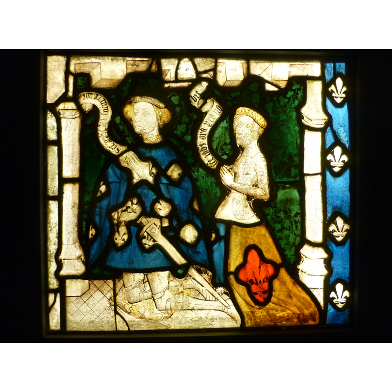Source caption: "Vitrail provenant de l'église de Betton (Ille et Vilaine), exposé au musée national du Moyen-Âge. Jean de Saint-Gilles, époux de Jeanne de Tilly, nommé en 1424 par Jean V, duc de Bretagne, grand maître et gouverneur des œuvres pour les fortifications de la ville de Rennes, puis chambellan et conseiller du duc en 1425."