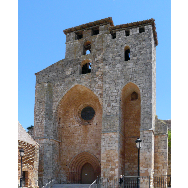 Source caption: "Fachada gótica de la iglesia de San Miguel, Mahamud (Burgos)."
